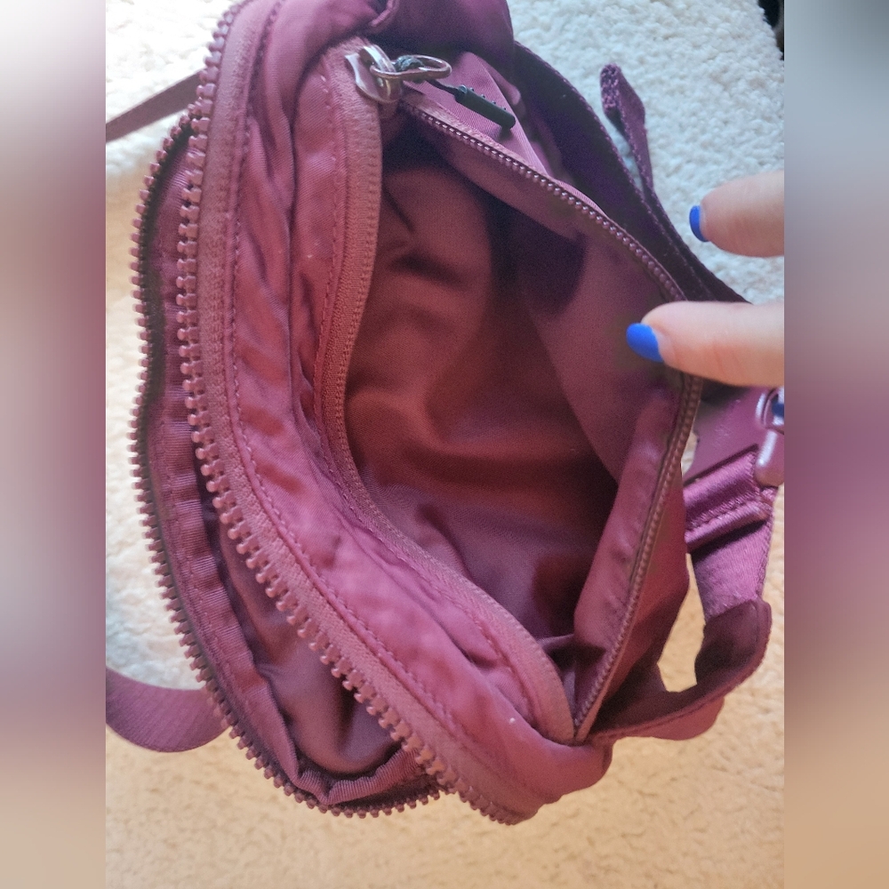 Lululemon Everywhere Belt Bag Crossbody Burgundy Wine Nylon Athleisure - Picture 6 of 8